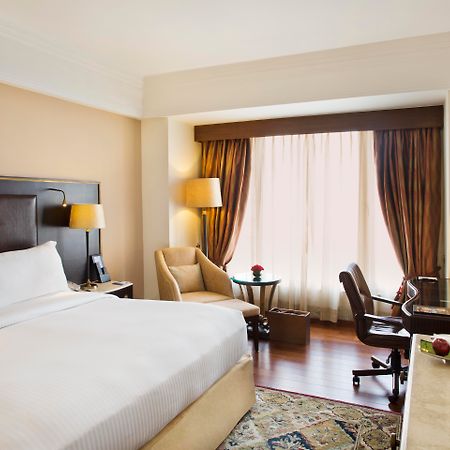 Eros Hotel New Delhi, Nehru Place Exteriör bild A room at the Taj Bengal