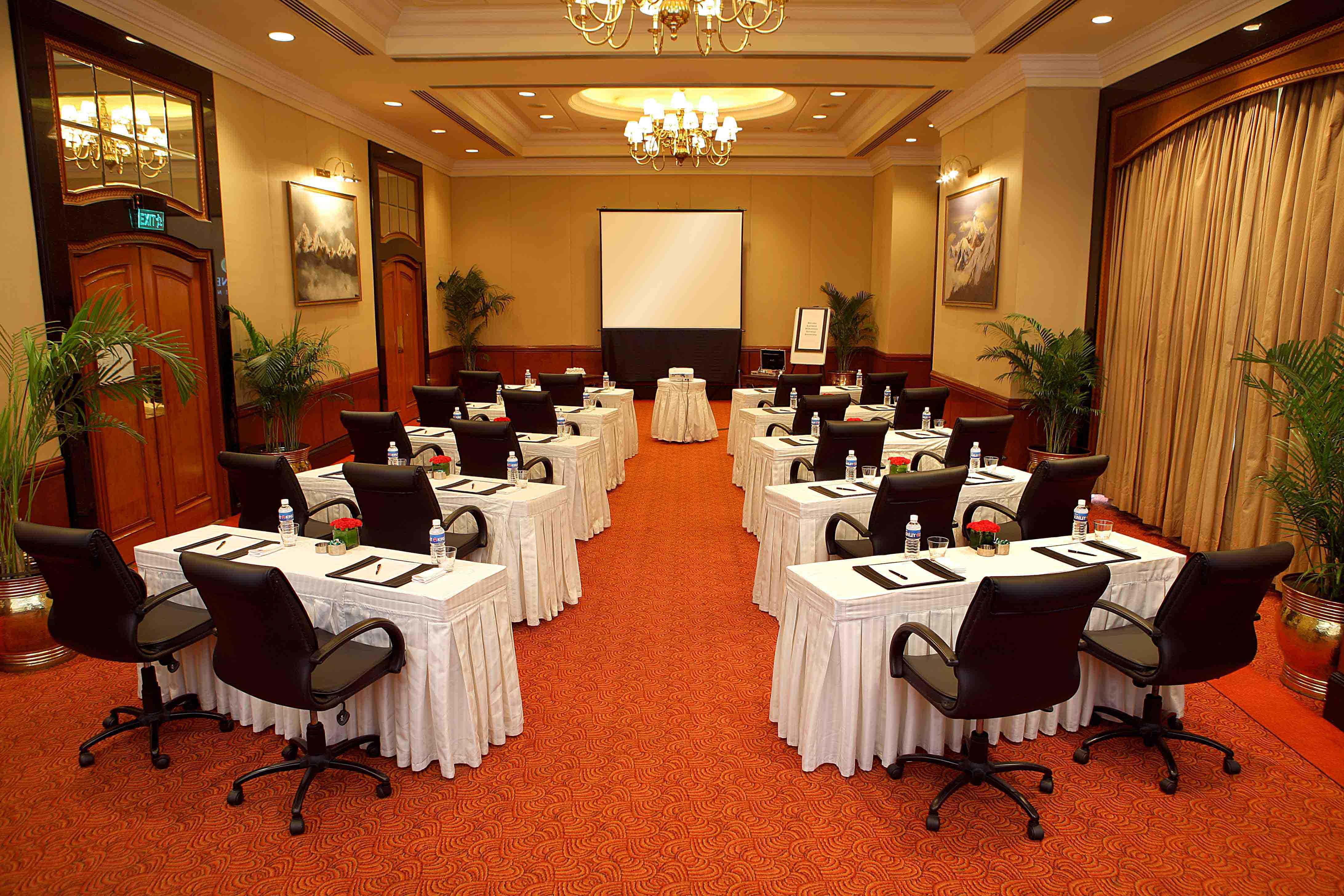 Eros Hotel New Delhi, Nehru Place Exteriör bild A meeting room at a hotel