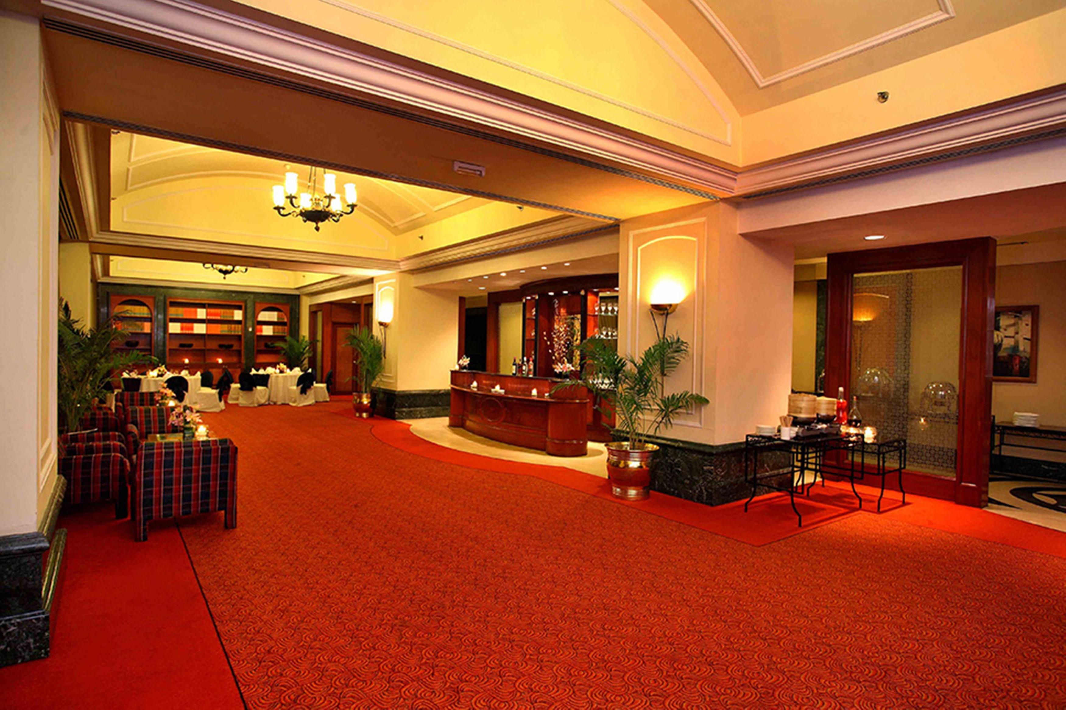 Eros Hotel New Delhi, Nehru Place Exteriör bild The lobby of the hotel