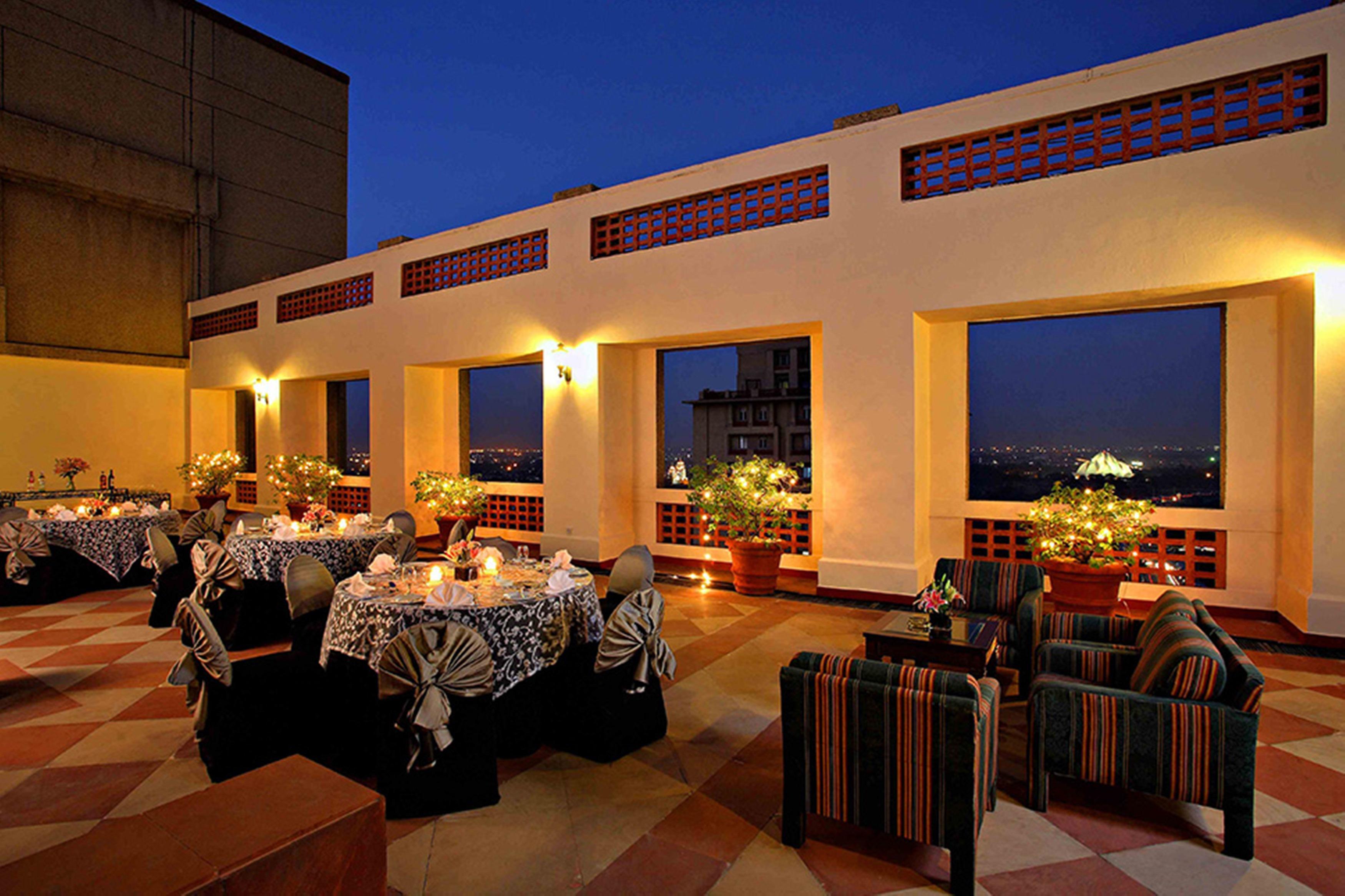 Eros Hotel New Delhi, Nehru Place Exteriör bild Rooftop restaurant