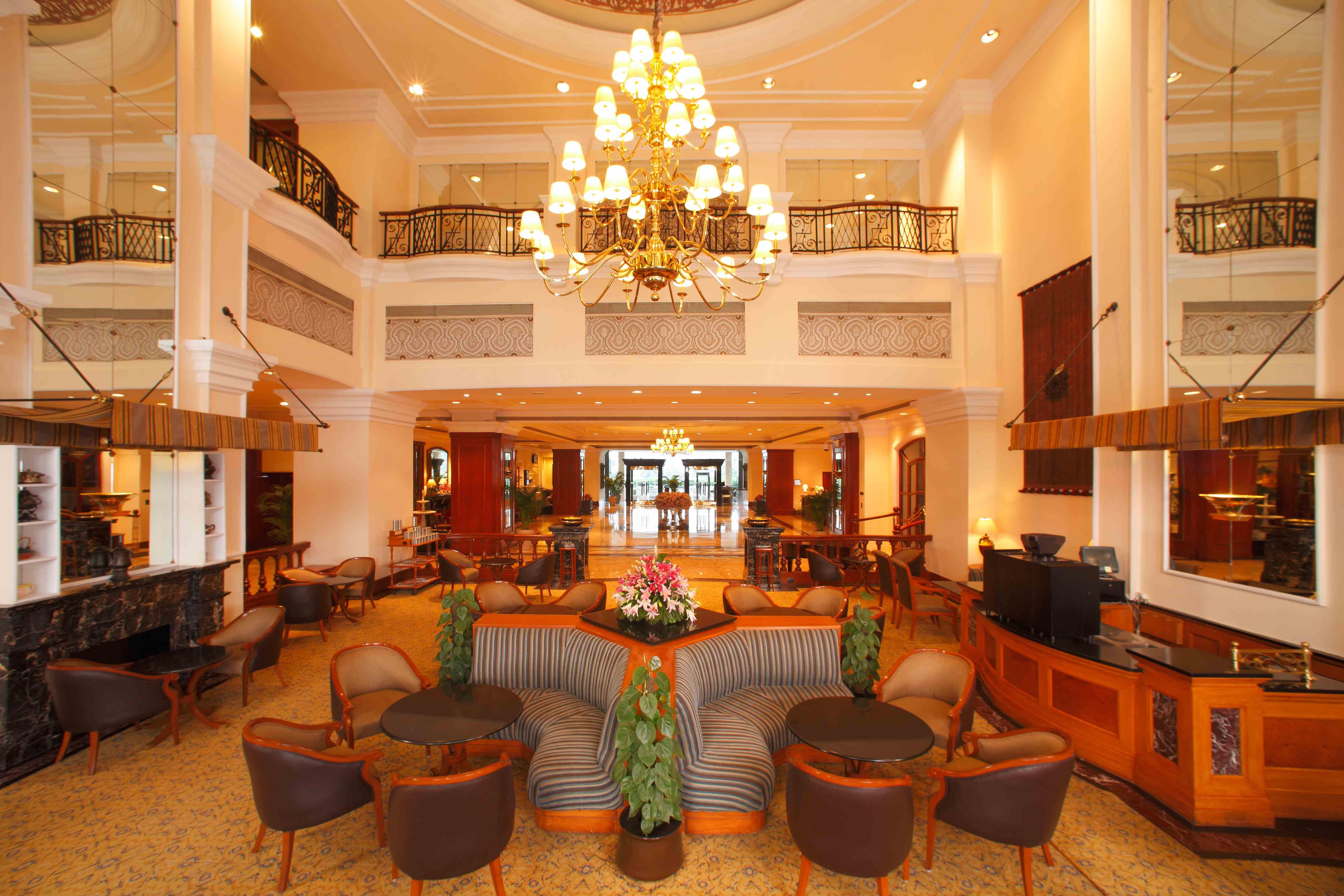 Eros Hotel New Delhi, Nehru Place Exteriör bild The lobby of the hotel