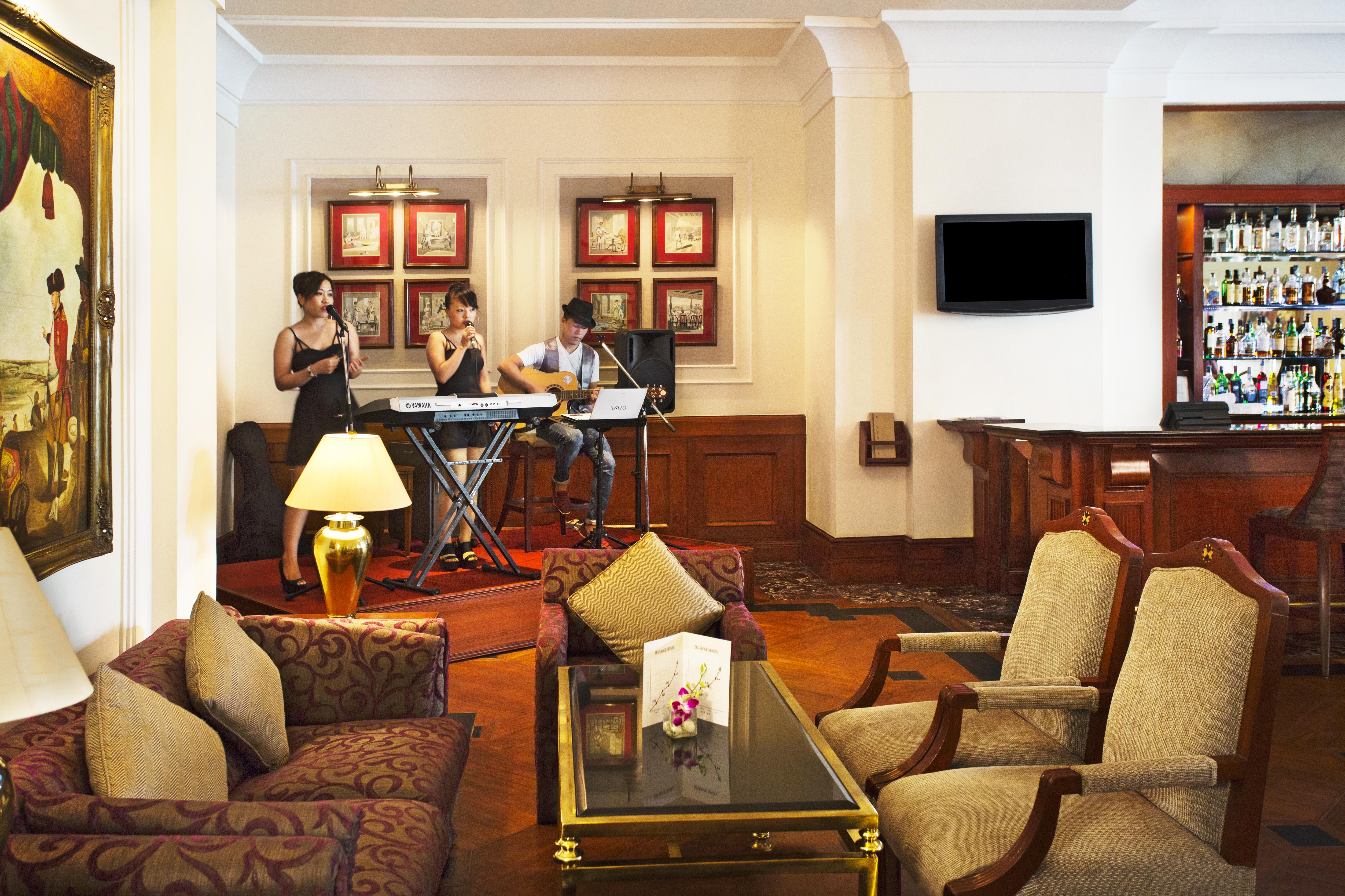 Eros Hotel New Delhi, Nehru Place Exteriör bild The bar at the hotel
