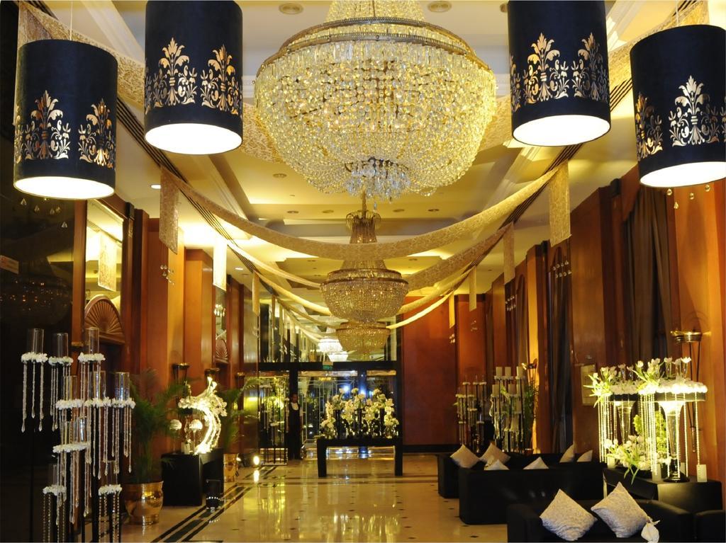 Eros Hotel New Delhi, Nehru Place Exteriör bild The lobby of the hotel