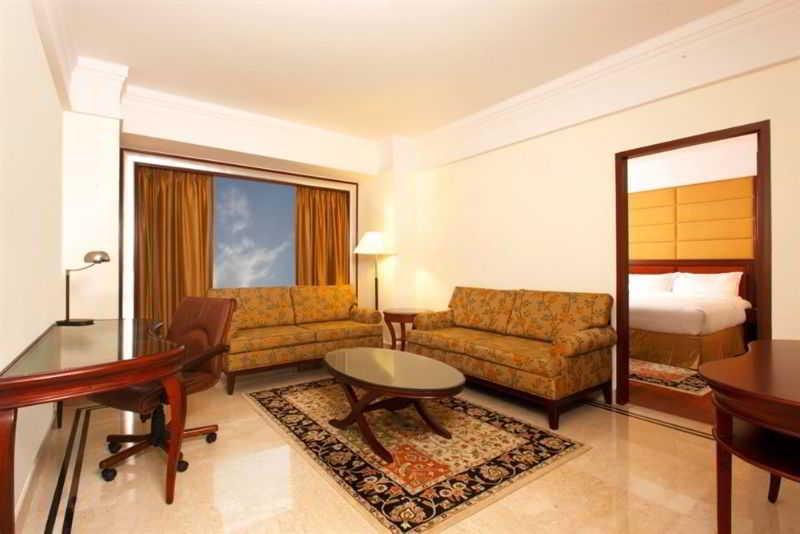 Eros Hotel New Delhi, Nehru Place Exteriör bild Suite at the Taj Bengal