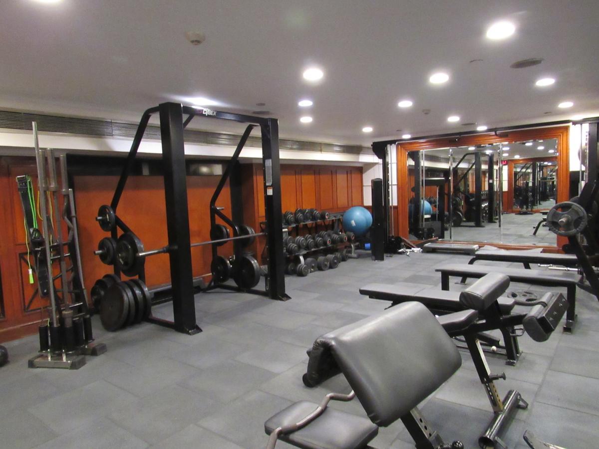 Eros Hotel New Delhi, Nehru Place Exteriör bild The gym at the hotel