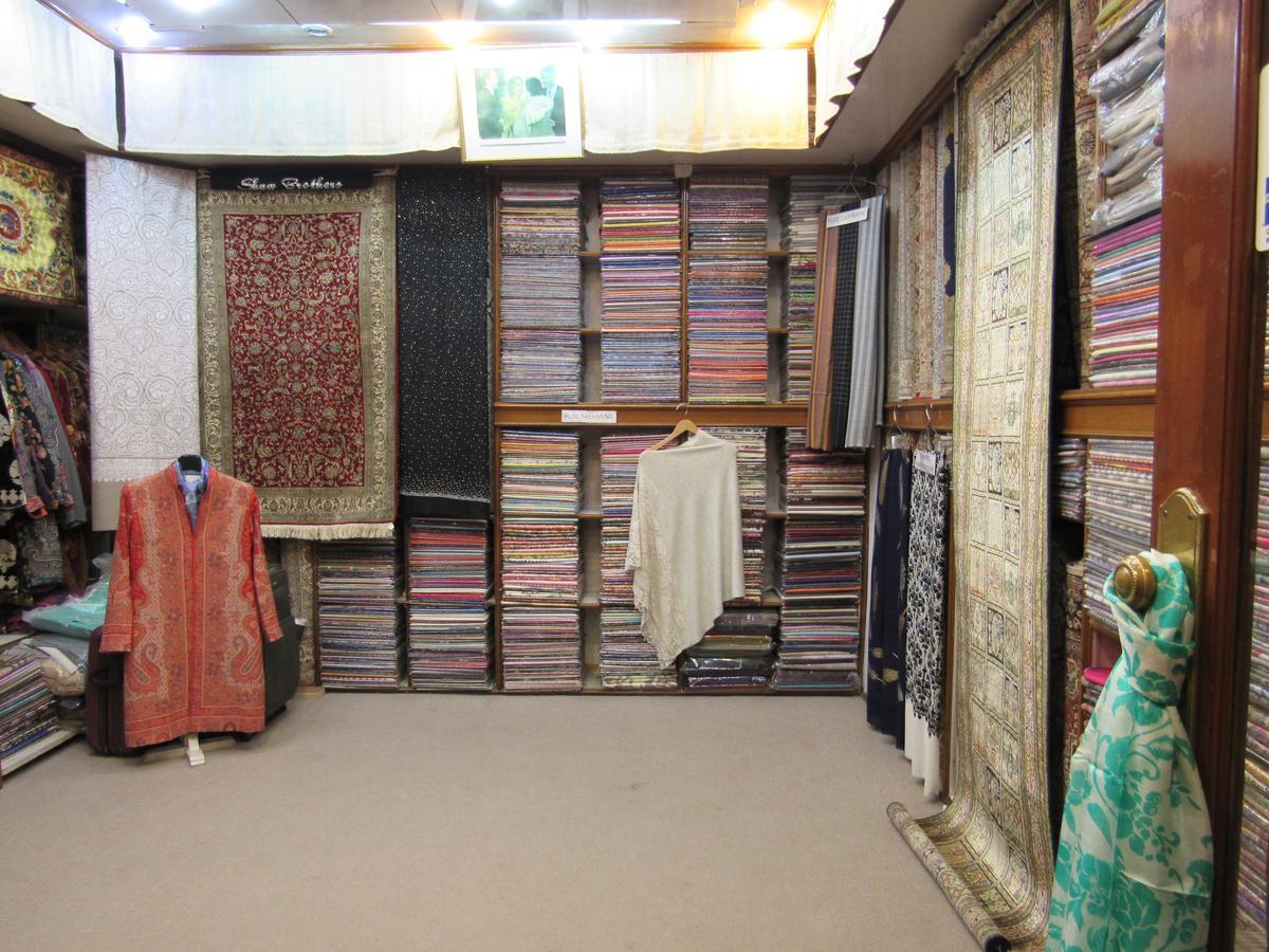 Eros Hotel New Delhi, Nehru Place Exteriör bild A shop in Srinagar selling pashmina shawls