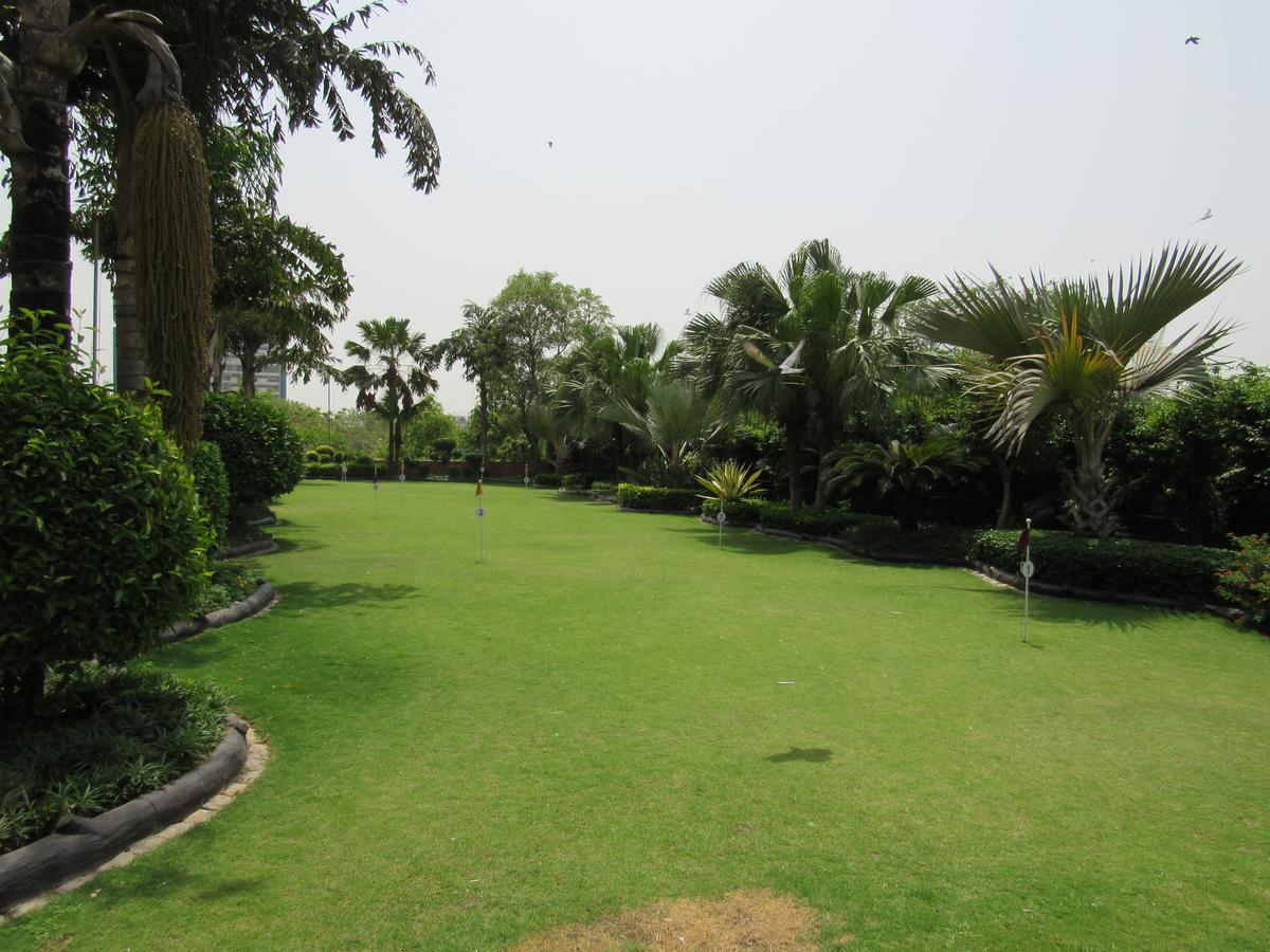 Eros Hotel New Delhi, Nehru Place Exteriör bild The lawns of the National Gallery of Modern Art, New Delhi