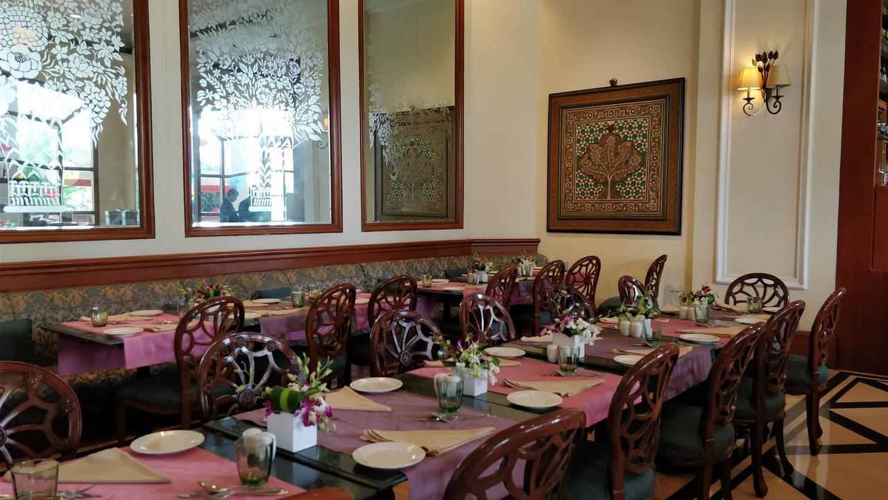 Eros Hotel New Delhi, Nehru Place Exteriör bild Interior of the restaurant